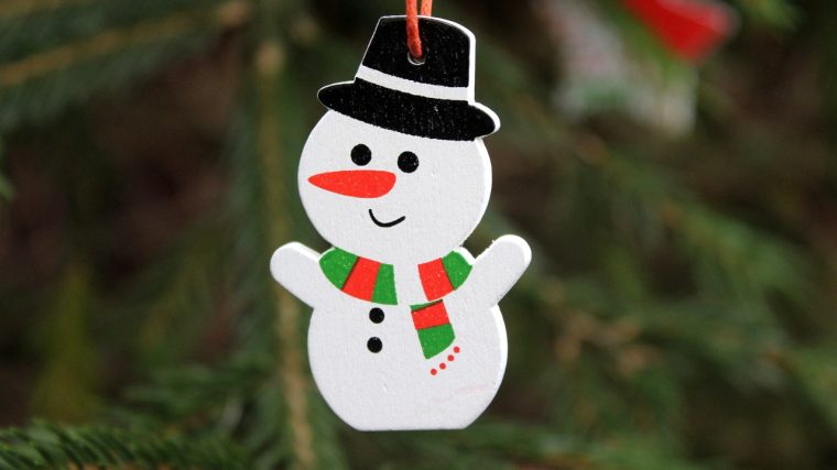 astuces et techniques pour Faire des bonhommes de neige en bois