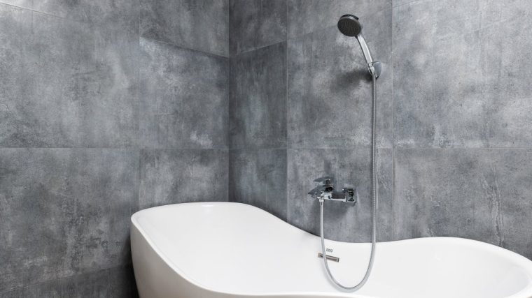 Guide pratique pour un nettoyage efficace du béton ciré dans votre salle de bain